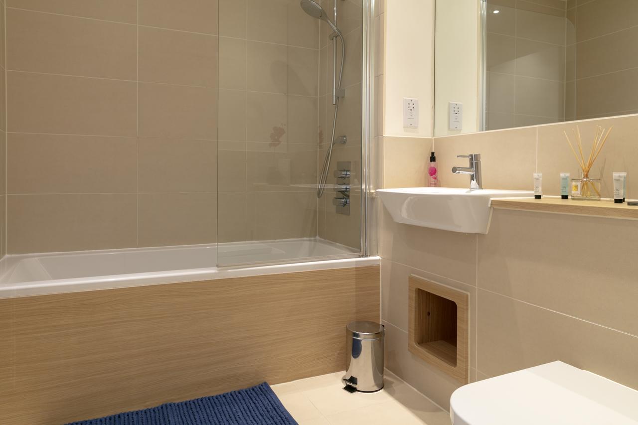 Modern & Exquisite Trumpington Townhouse With Parking & 5 Mins To Papworth Hospital CBG Εξωτερικό φωτογραφία