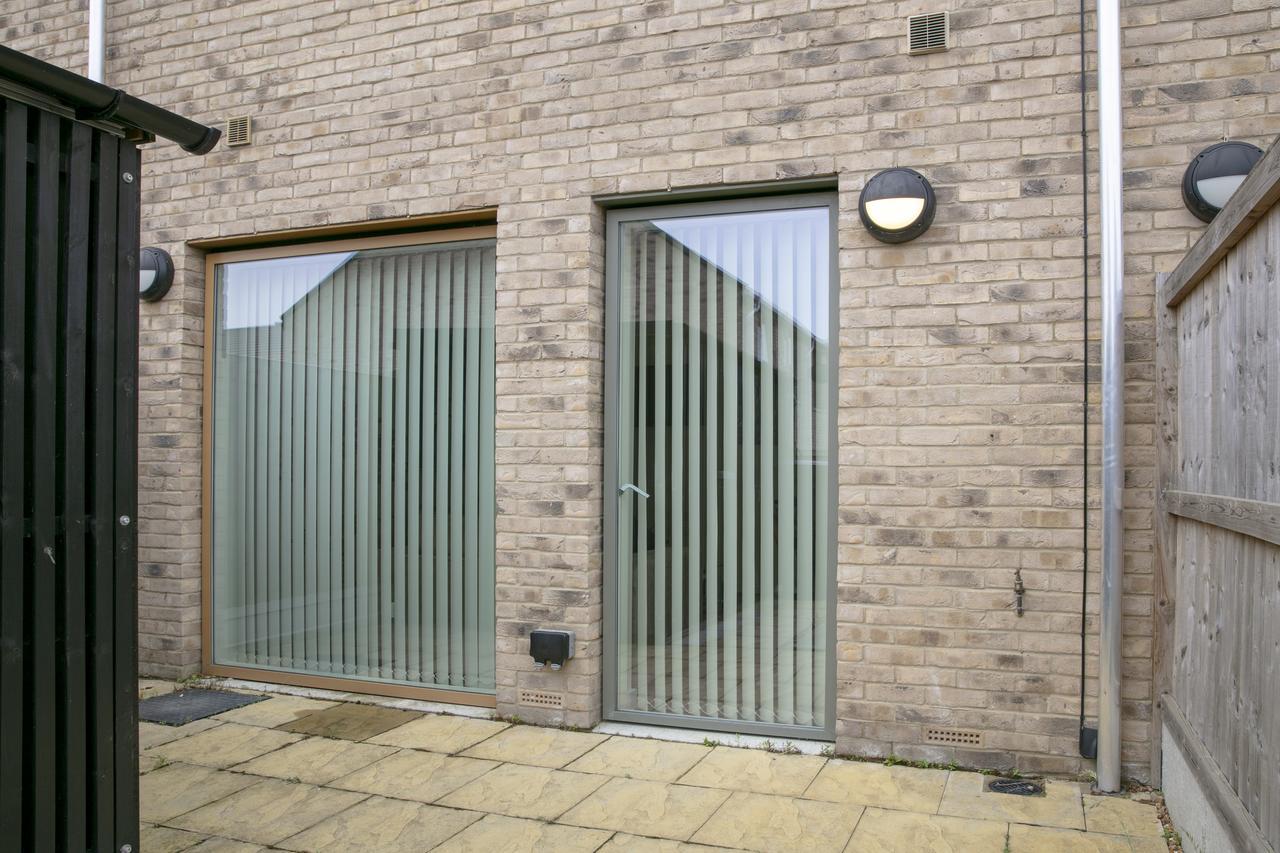 Modern & Exquisite Trumpington Townhouse With Parking & 5 Mins To Papworth Hospital CBG Εξωτερικό φωτογραφία